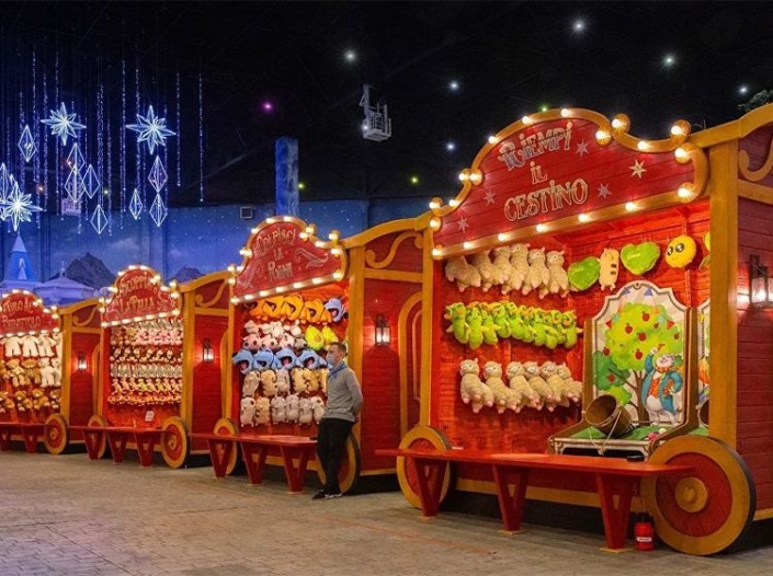“CARAVANS” IN AMUSEMENT PARK